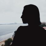 Radhika Apte Instagram - Juhu #mumbaimonsoon #throwback #workmood #sillouette #sea