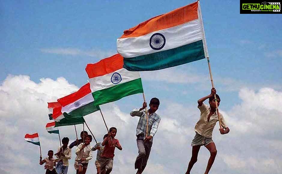 Radhika Apte Instagram - Happy Independence Day India ❤️ May we all learn the true nature of freedom, tolerance and humanity. #75