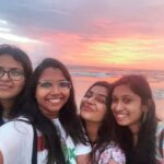 Rajisha Vijayan Instagram – A million colours on my palette because of you three! My forevers! ♥️

#girlstogoa #18fabulousyears #rang Varca Beach
