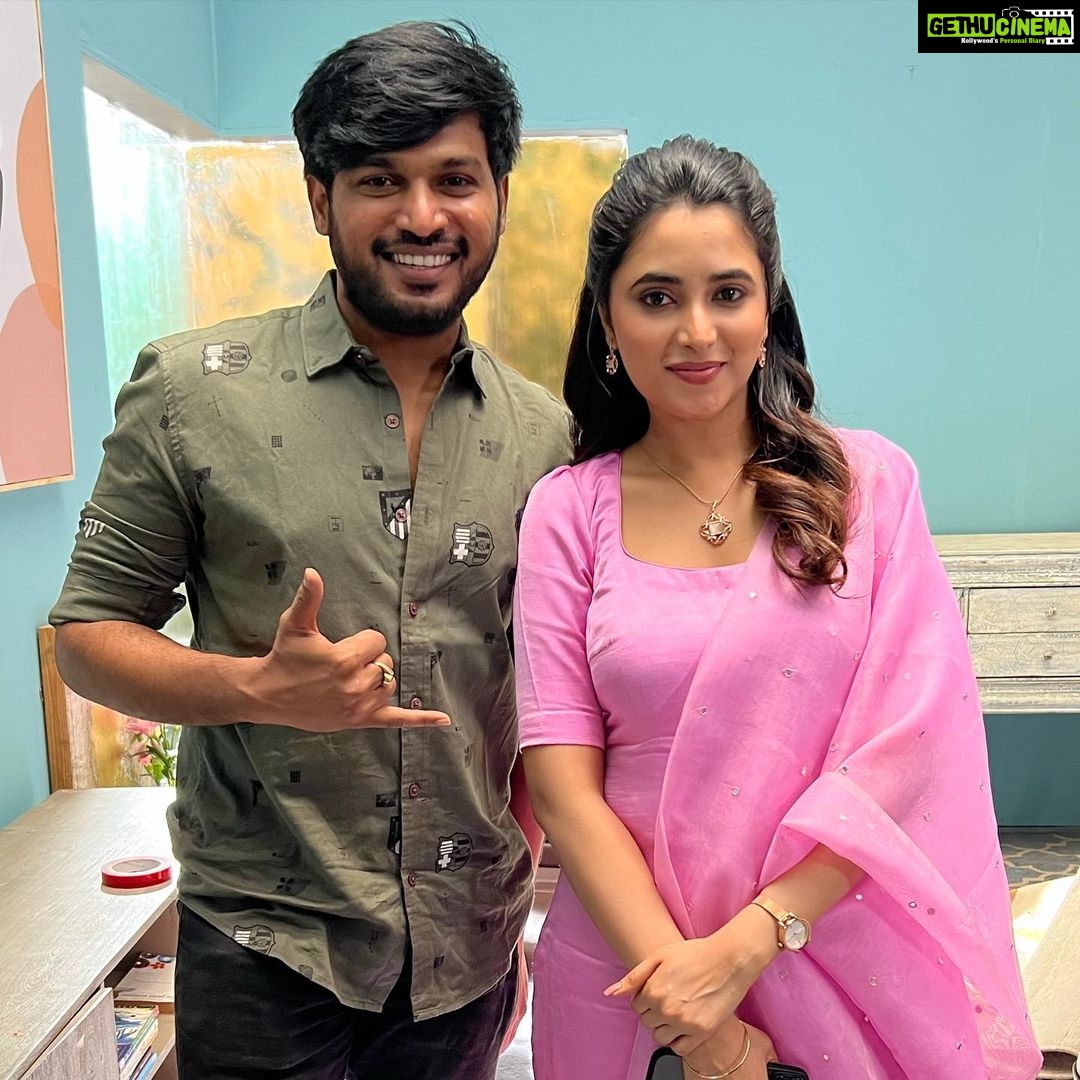 Rakshan - 324.9K Likes - Belated Happy birthday Machi ❤️ @dqsalmaan ❤️ 🎂🎉🥳🎁🎊@priyankaamohanofficial 😍😍😍
#happyfriendshipday all of you 🎈