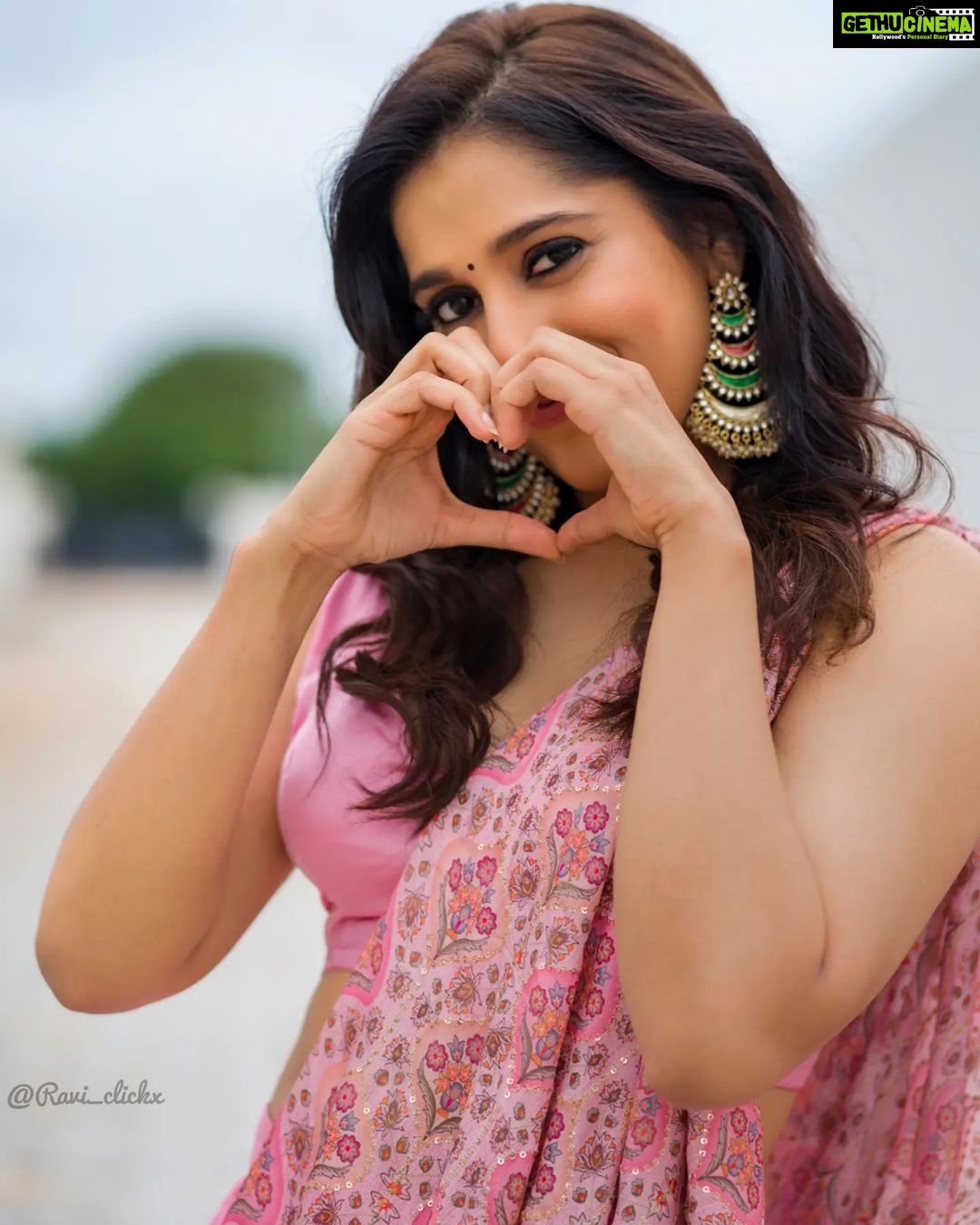Rashmi Gautam Instagram - Thankyou for the warm welcome back on #jabardasth I always did and will always be there in whatever capacity I'm needed for this particular show I'm more than happy to fill the host shoes until a new replacement is found Until then plszzzzz as usual NANU BHARINCHANDI 💜💜💜💜💜
