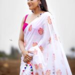 Rashmi Gautam Instagram – Yeh Mausam ka Jadoo hai mitwaaa
Saree by @shrutiigclothing 
Pic @v_capturesphotography