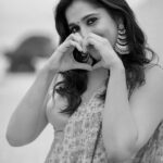 Rashmi Gautam Instagram - Thankyou for the warm welcome back on #jabardasth I always did and will always be there in whatever capacity I'm needed for this particular show I'm more than happy to fill the host shoes until a new replacement is found Until then plszzzzz as usual NANU BHARINCHANDI 💜💜💜💜💜
