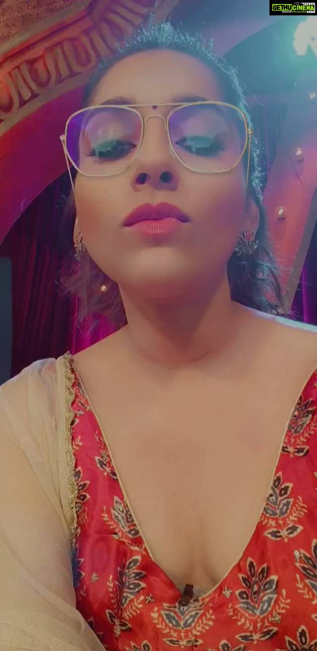 Rashmi Gautam Instagram - Mid shoot shenanigans #instareels #RashmiGautam