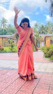 Raveena Daha Instagram - When shakthi dances for chinnado song 😝🥰 Peach colour is often seen as sweet, pleasant, and friendly. Bright and intense peach colors, on the other hand, can symbolize vitality, energy, playfulness, and encouragement. #IndiaAt75 #IndiaILove #Instareels #Peachlove