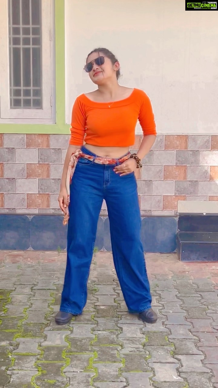 Raveena Daha Instagram - Orange🧡🧡🧡 the color of joy and creativity. Orange is associated with meanings of joy, warmth, heat, sunshine, enthusiasm, creativity, success, encouragement, change and determination. That’s my vibe today 😃🧡 What’s yours? #IndiaAt75 #IndiaILove #Instareels #Orange