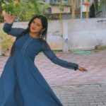 Raveena Daha Instagram - Muralike dhun sun radhike 🎶🎼💙 Ocean blue or Sea blue color is Like the deepest parts of the ocean, Ocean Blue cools you off instantly with its dark and refreshing qualities. Sea Blue color is also used extensively to represent calmness and responsibility. #IndiaAt75 #IndiaILove #Instareels #Seabluecolor