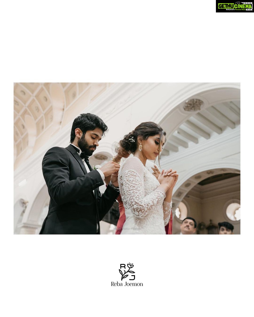 Reba Monica John - 176.1K Likes - Reba & Joemon - For a thousand years!
Friends are angels in disguise! You'd wonder why we choose to say it here but you'd realise why only when we tell you how Reba met Joemon for the first time!
As destiny would have it, both our girl and boy, Reba and Joe were as single as they could be when they both individually decided to confide into a common friend to set them up with a 'nice' person. An absolutely adorable of a person that their friend was, he played cupid to both of them and set them up on a date. The rest is history!
These two gorgeous individuals tied the knot in middle of the pandemic and yet had the most ever gorgeous wedding they could be. We couldn't agree more!
From the traditional Madhuramveppu to a Sangeet followed by a quaint wedding at the St Patrick's Church in Bangalore to the most ravishing celebrations at the Marriott and Leela properties in the town, Reba and Joe truly had one of the most gorgeous weddings we have thoroughly enjoyed being a part of.
Here's a sneak peek into all the celebration that ensued.
@reba_john & @joemonjoseph
Attire - @t.and.msignature
Venue - @theleelapalacebengaluru @jwmarriottblr
Jewellery - @m.o.dsignature
Shot in @sonyalpha @sonyalphain
#destinationwedding #intimatewedding #destinationweddingphotographer #loveislove #couplesession #coupleshoot #bridetrends #engagementshoot #bridesmaid #weddinghair #fineartwedding #brideandgroom #weddingfashion #weddingceremony #weddingexitideas #luxuryweddings #realweddings #weddingdecor #lookslikefilm #wedphotoinspiration #magicmotionmedia