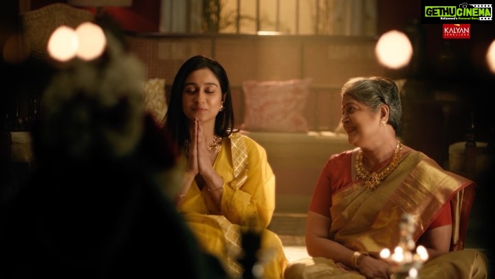 Regina Cassandra Instagram - Her charm, her devotion, her beauty, her aura, you can’t take your eyes off her, no? Lakshmi 😍 For Varamahalakshmi this year, celebrate the Goddess at home with Kalyan Jewellers. We brings to you ‘Sankalp’, traditional jewellery inspired by the Goddess in you. 😌 #KalyanJewellers #VaramahalakshmiVratam #Varamahalakshmi #VaralakshmiVrathamSubhakankshalu #Sankalp #Telugu @kalyanjewellers_official