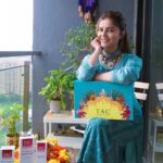 Rubina Dilaik Instagram - What are you gifting your siblings this Rakshabandhan? I've got it all figured out! I have decided to gift my siblings love and glow this Rakhi with @theayurvedaco Kumkumadi range! Happy Raksha Bandhan #AapkaApnaAyurveda #kumkumadi #SwitchToAyurveda Campaign by @ishreen_vadi