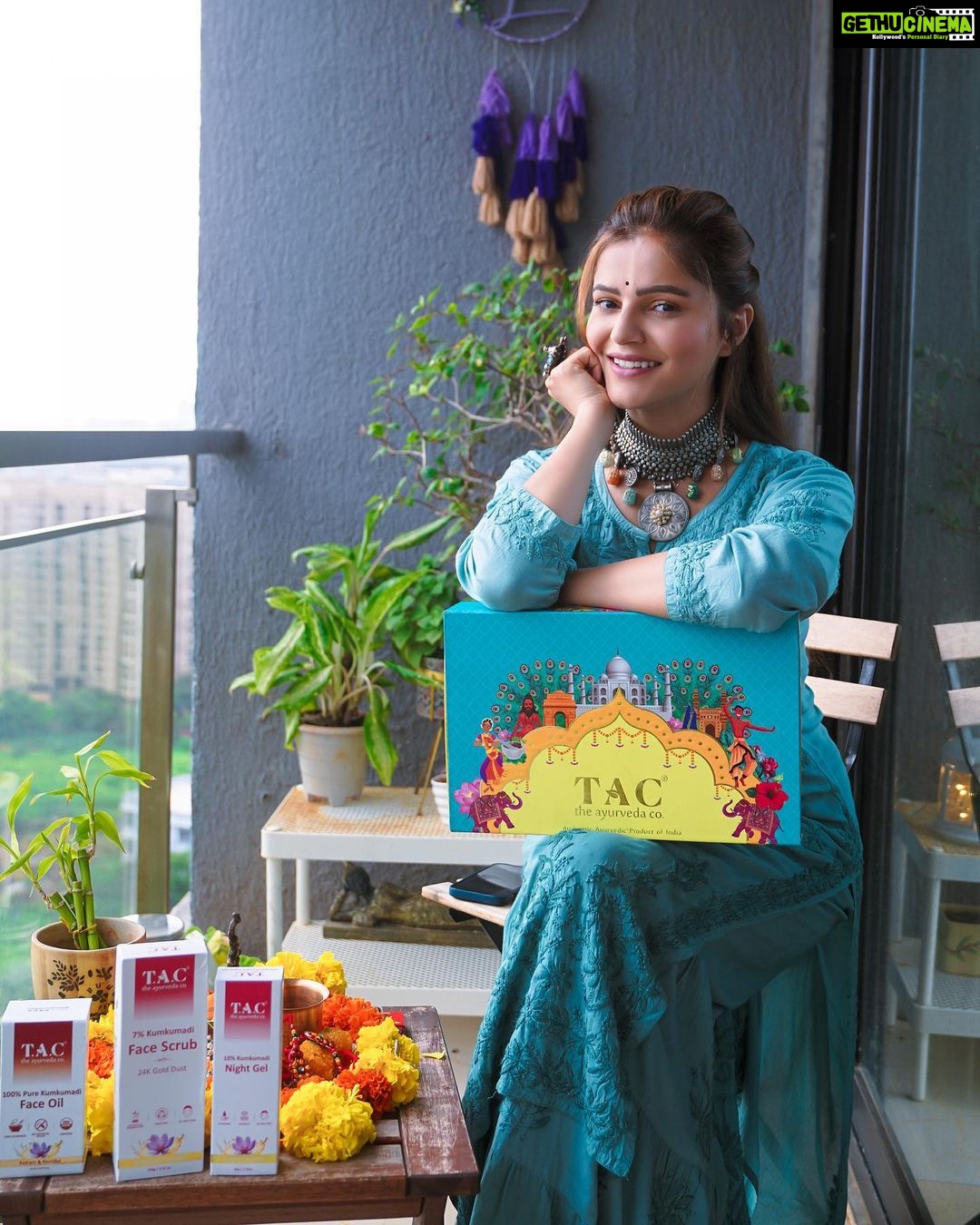 Rubina Dilaik Instagram - What are you gifting your siblings this Rakshabandhan? I've got it all figured out! I have decided to gift my siblings love and glow this Rakhi with @theayurvedaco Kumkumadi range! Happy Raksha Bandhan #AapkaApnaAyurveda #kumkumadi #SwitchToAyurveda Campaign by @ishreen_vadi