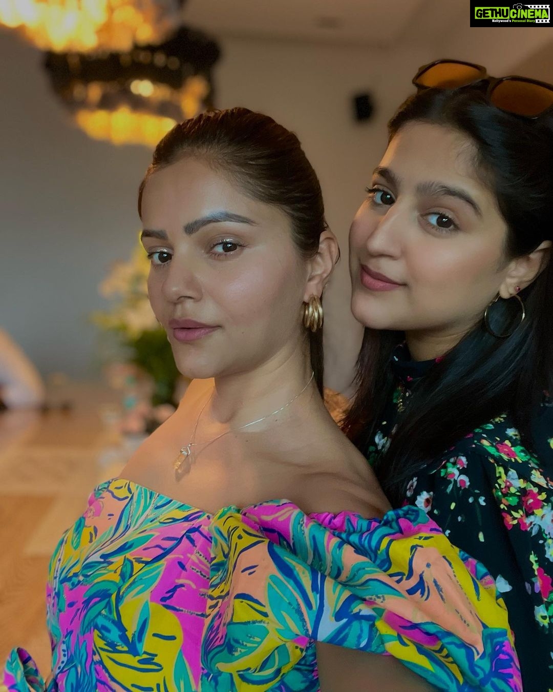 Rubina Dilaik Instagram - Love β€οΈ #blessed ππΌ Pre birthday celebration for our beautiful @surveenchawla π . . . . @ashukla09 @akshaythakker @keertikelkar @meghnachitalia @rizwan7896 @gazala24 @faisal_miya__photuwale @iamnehap @atulunadkat @makeupbymuskaaan