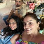 Rubina Dilaik Instagram - Love ❤️ #blessed 🙏🏼 Pre birthday celebration for our beautiful @surveenchawla 💗 . . . . @ashukla09 @akshaythakker @keertikelkar @meghnachitalia @rizwan7896 @gazala24 @faisal_miya__photuwale @iamnehap @atulunadkat @makeupbymuskaaan
