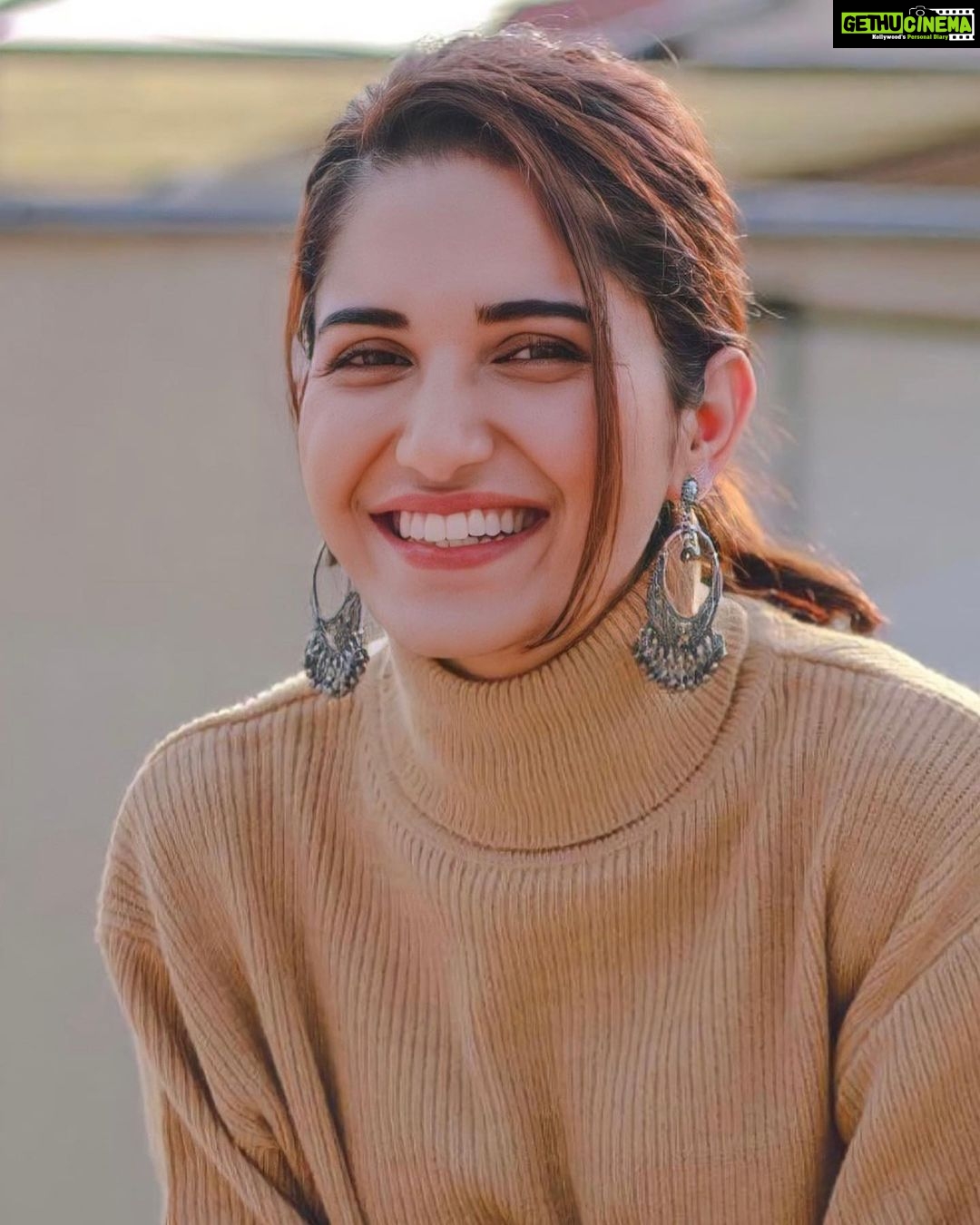 Ruhani Sharma Instagram - My face when mom says aj siddu (pahadi dish) banaye hai 🐒