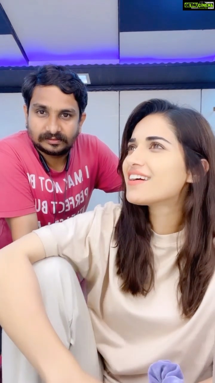 Ruhani Sharma Instagram - Apka kabhi dil tuta hai 🐒