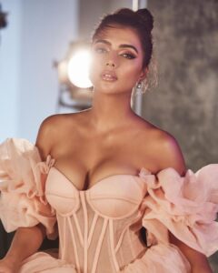 Ruhi Singh Instagram - Glam up 💋 Photo @shotbynuno Makeup @diogosalles Hair @cristianocpereira Outfit @mondelifestyle Styling @aviksha.s Jewellery @aquamarine_jewellery