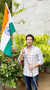 Sachin Tendulkar Instagram - 𝐃𝐢𝐥 𝐌𝐞𝐢𝐧 𝐁𝐡𝐢 𝐓𝐢𝐫𝐚𝐧𝐠𝐚 𝐆𝐡𝐚𝐫 𝐏𝐚𝐫 𝐁𝐡𝐢 𝐓𝐢𝐫𝐚𝐧𝐠𝐚! 🇮🇳

#AzadiKaAmritMahotsav