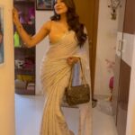 Sakshi Agarwal Instagram - Love wearing a saree🌟 . @thorkal_couture_official @murugeshmakeup_hair @fineshinejewels . #feelitreelit #saree #getreadywithme #sareelove #sakshiagarwal