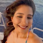 Sakshi Agarwal Instagram – #throwback to #hawaii 
.
When you major withdrawal symptoms from an awesome trip🔥
.
#feelitreelit #explore #explorepage #hawaiilife #reelsinstagram #yachtlife #yachtreels #sakshiagarwal #orangeisthenewblack #hawaiibeach Hawaii/Honolulu