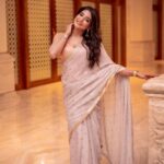 Sakshi Agarwal Instagram – She never cared for the crown.
She preferred a sword🌟
.
@thorkal_couture_official @murugeshmakeup_hair
@fineshinejewels
@vajiravelunatarajan
@prosrivenkatesh
.
#sareelove #sakshiagarwal Chennai, India