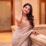Sakshi Agarwal Instagram - She never cared for the crown. She preferred a sword🌟 . @thorkal_couture_official @murugeshmakeup_hair @fineshinejewels @vajiravelunatarajan @prosrivenkatesh . #sareelove #sakshiagarwal Chennai, India