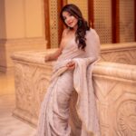 Sakshi Agarwal Instagram - She never cared for the crown. She preferred a sword🌟 . @thorkal_couture_official @murugeshmakeup_hair @fineshinejewels @vajiravelunatarajan @prosrivenkatesh . #sareelove #sakshiagarwal Chennai, India
