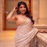 Sakshi Agarwal Instagram - She never cared for the crown. She preferred a sword🌟 . @thorkal_couture_official @murugeshmakeup_hair @fineshinejewels @vajiravelunatarajan @prosrivenkatesh . #sareelove #sakshiagarwal Chennai, India