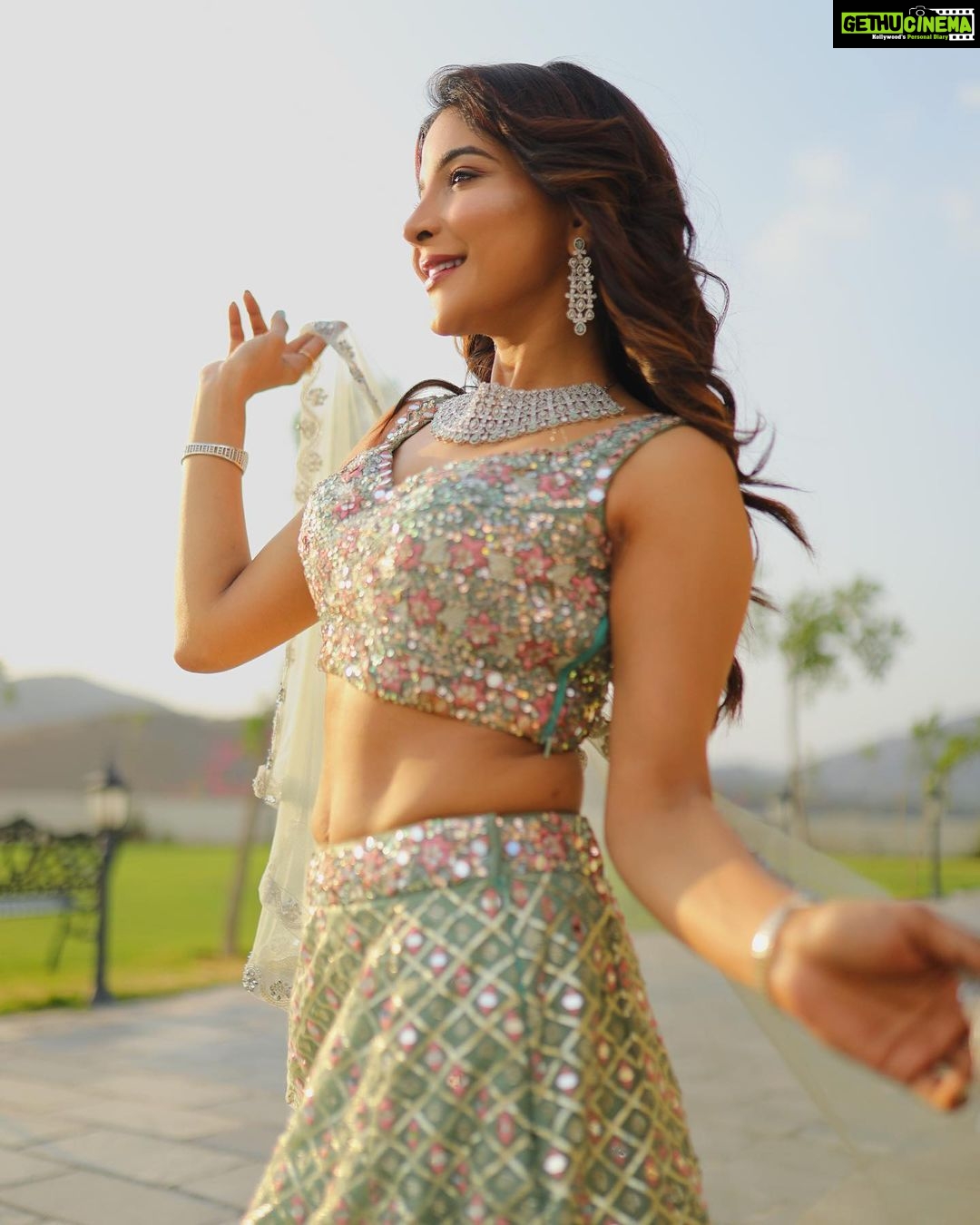 Sakshi Agarwal Instagram - Pretty or not? . Outfit : @styleandsmitten Jewellery : @fineshinejewels Hmua: @pinksndpeaches @bhavii_jn @samikshx . #prettyvibes #lehengalove #weddinginspiration Udaipur - The City of Lakes