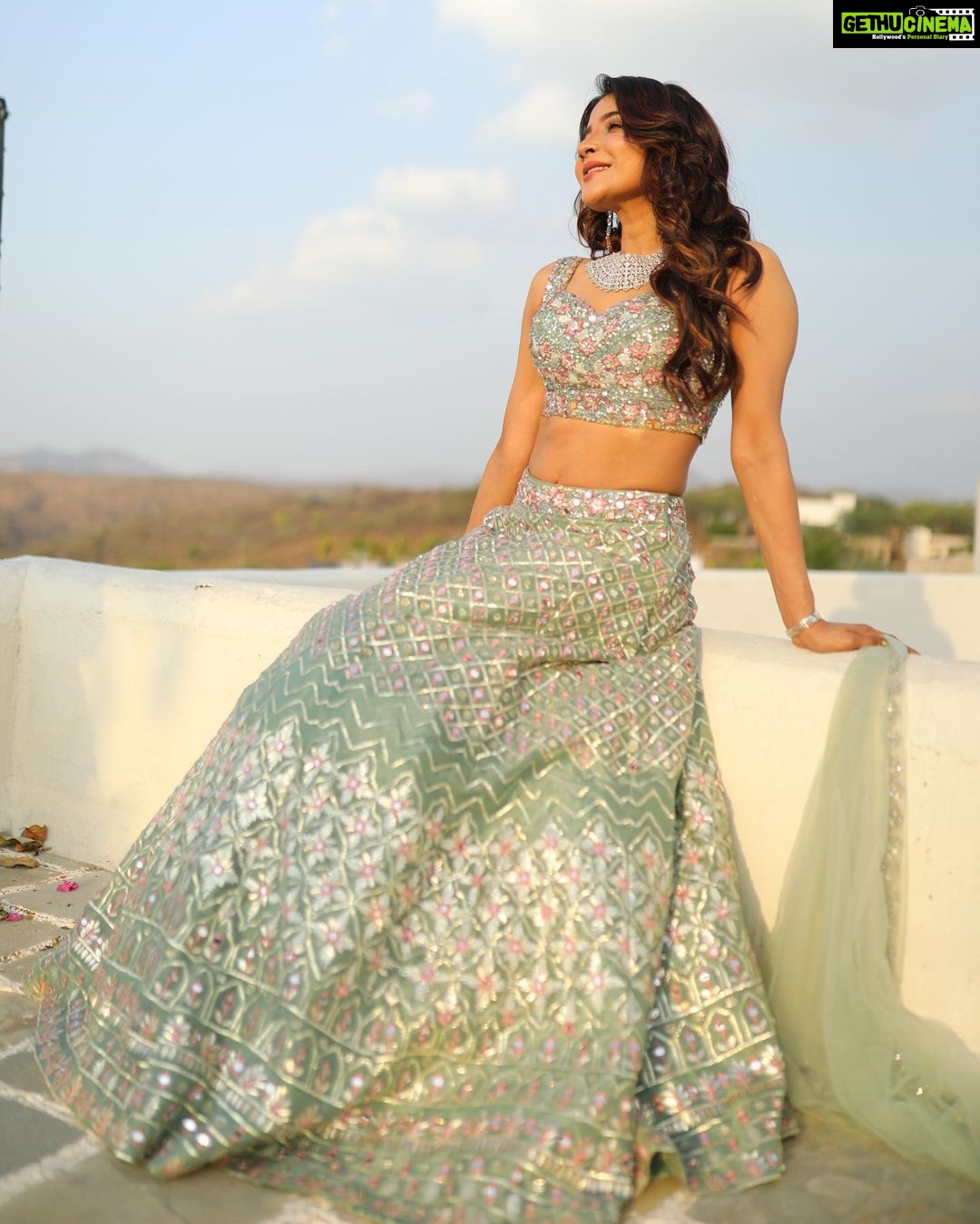 Sakshi Agarwal Instagram - Pretty or not? . Outfit : @styleandsmitten Jewellery : @fineshinejewels Hmua: @pinksndpeaches @bhavii_jn @samikshx . #prettyvibes #lehengalove #weddinginspiration Udaipur - The City of Lakes