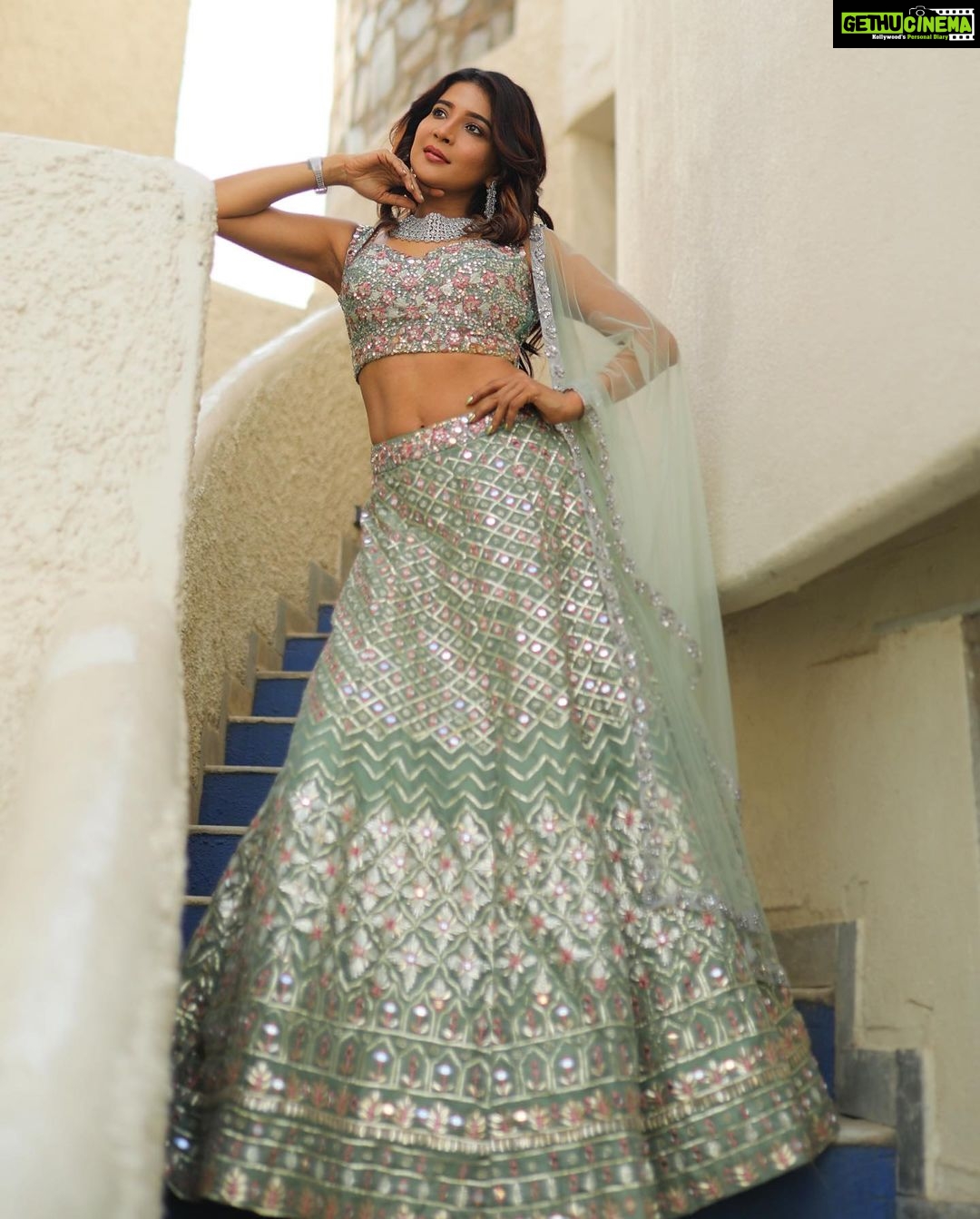Sakshi Agarwal Instagram - Pretty or not? . Outfit : @styleandsmitten Jewellery : @fineshinejewels Hmua: @pinksndpeaches @bhavii_jn @samikshx . #prettyvibes #lehengalove #weddinginspiration Udaipur - The City of Lakes