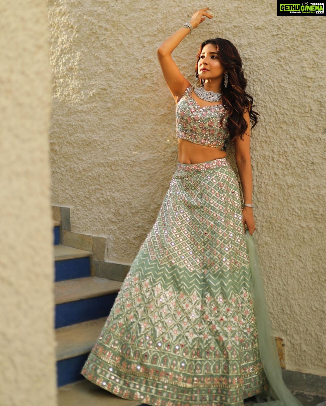 Sakshi Agarwal Instagram - Pretty or not? . Outfit : @styleandsmitten Jewellery : @fineshinejewels Hmua: @pinksndpeaches @bhavii_jn @samikshx . #prettyvibes #lehengalove #weddinginspiration Udaipur - The City of Lakes