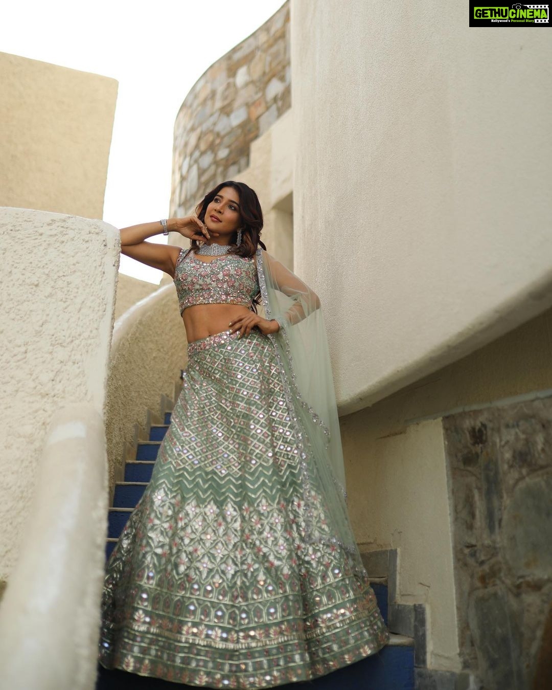 Sakshi Agarwal Instagram - Pretty or not? . Outfit : @styleandsmitten Jewellery : @fineshinejewels Hmua: @pinksndpeaches @bhavii_jn @samikshx . #prettyvibes #lehengalove #weddinginspiration Udaipur - The City of Lakes