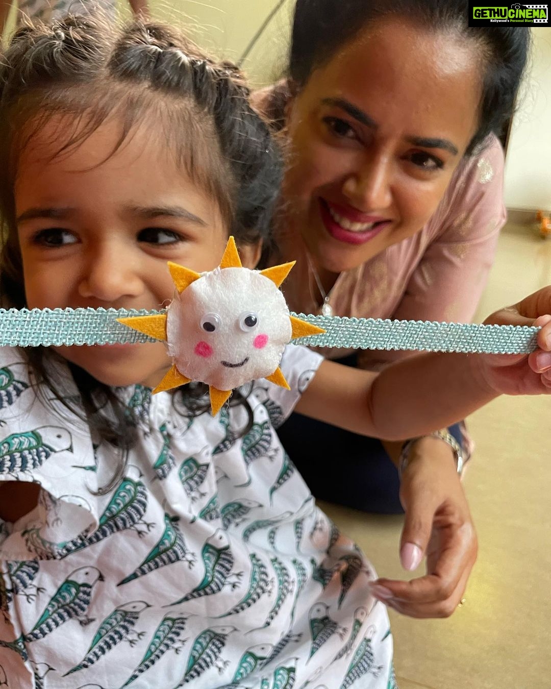 Sameera Reddy Instagram - Raksha Bandhan is celebrating sibling protection & security & I know Nyra will fiercely do that for her brothers as they will for her💃🏻Celebrating the sweetest sibling bond. Happy Raksha Bandhan ❤️💫 we miss you Nirvaan @therealmeghanareddy #rakshabandhan @diydayalishka love the handmade Rakhis😍