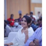 Samyuktha Menon Instagram - Giving Joseph tips as to how to handle the ferocious Kuruvachen 😁 #kaduva #kerala #pressmeet #vivekoberoi #prithvirajsukumaran