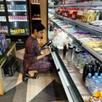 Samyuktha Menon Instagram – Someone has an eye for the right moment these days 😁 📷 @_sanjay.s.kumar_ 

#healthyfood #shoppingaddict #rightnow #offdaysbelike #alkalinewater #organic