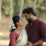 Samyuktha Menon Instagram - Million thanks for the million views ❤️ yes one million in 87 hours to be precise. Eeeee 😁😁😁😁 #keeploving #millionthanks #jeevamshamayi #theevandi #theteam #youtubetrending
