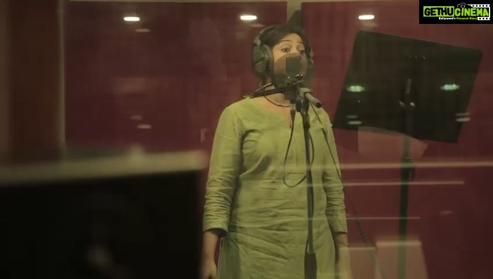 Samyuktha Menon Instagram - That’s mine ❤️❤️❤️ #theevandi #jeevamshamayi #shreyagoshal #comingsoon @tovinothomas @shreyaghoshal @fellu1987 @viniviswalal @praveen_prabharam @manupillai1093 @gs_gauthamsankar @kailasmenon2000 @appubhattathiri