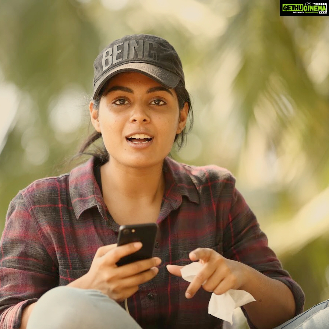 Samyuktha Menon Instagram - I was trying to capture those happy faces around me #theevandi #location . But @navin_murali was capturing me capturing them 😁😁 #throwback #swipeleft
