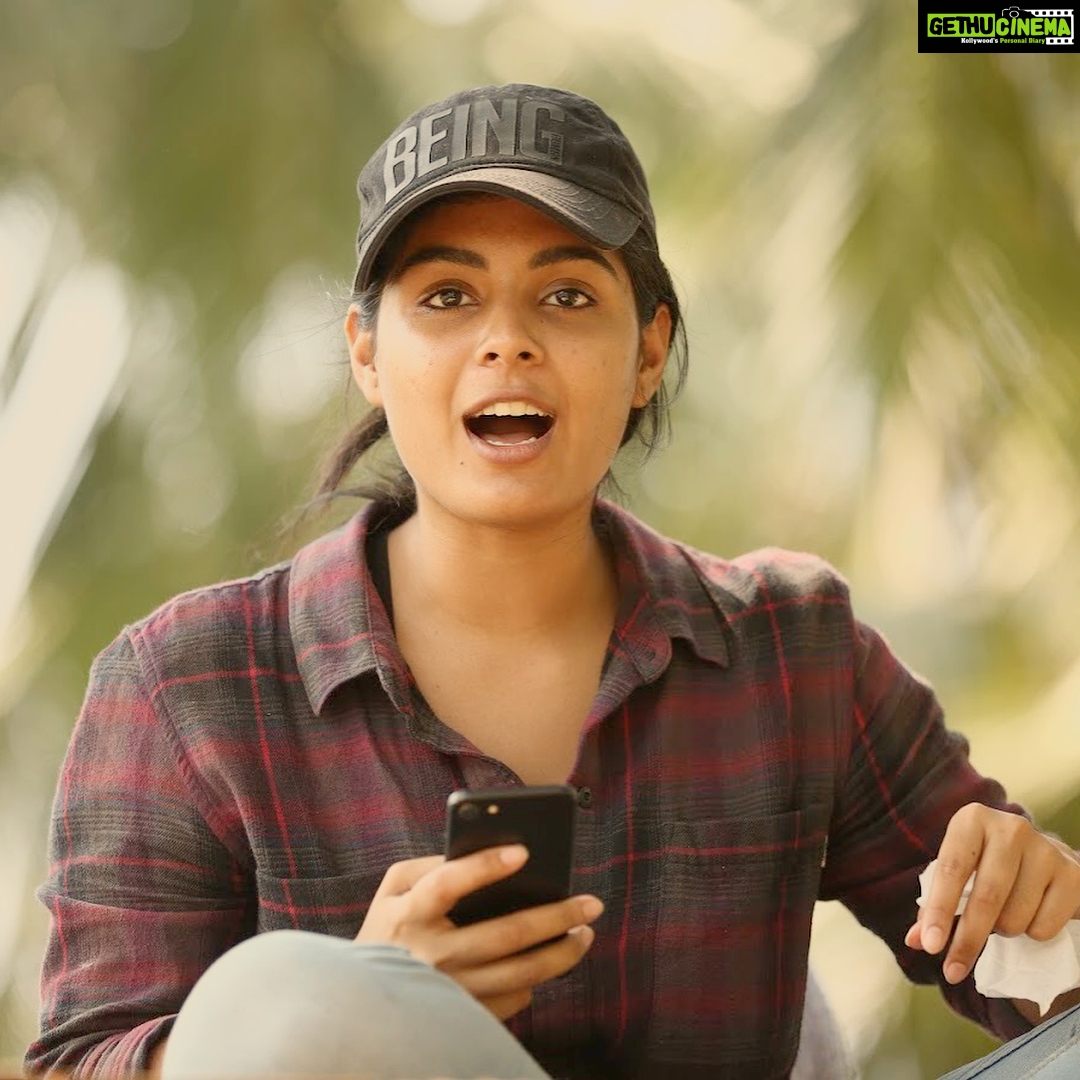 Samyuktha Menon Instagram - I was trying to capture those happy faces around me #theevandi #location . But @navin_murali was capturing me capturing them 😁😁 #throwback #swipeleft