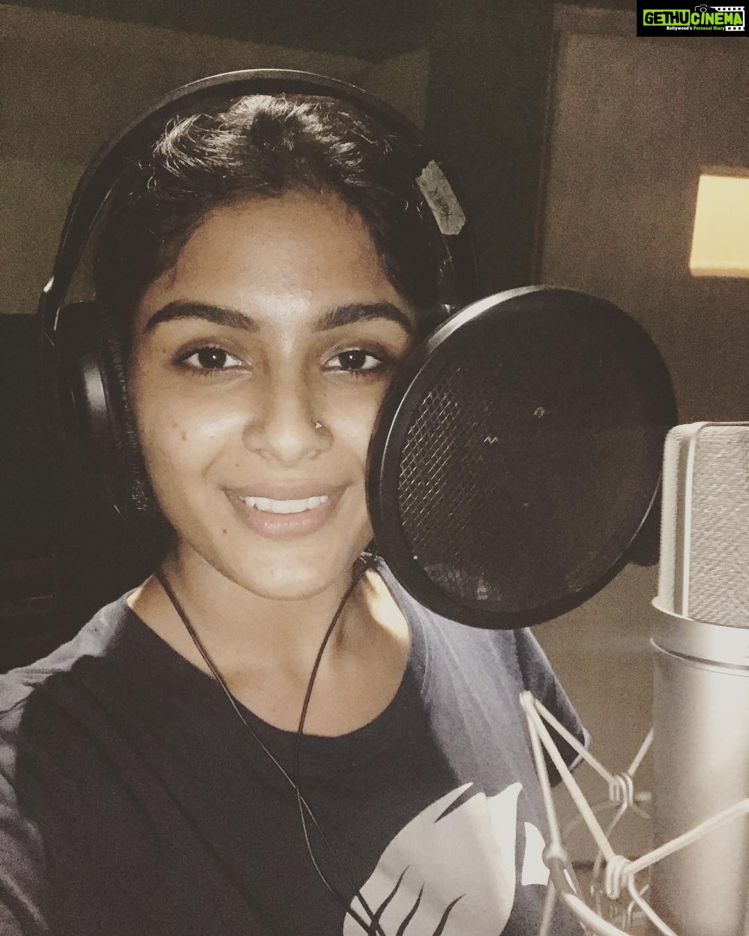 Samyuktha Menon Instagram - #mandatoryselfie #dubbing #lilli