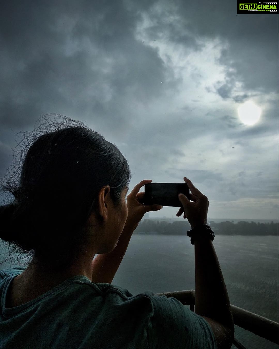 Samyuktha Menon Instagram - Trying to CAPTURE the rain #possibile #impossible #rain PC @sreeraj_raveendran