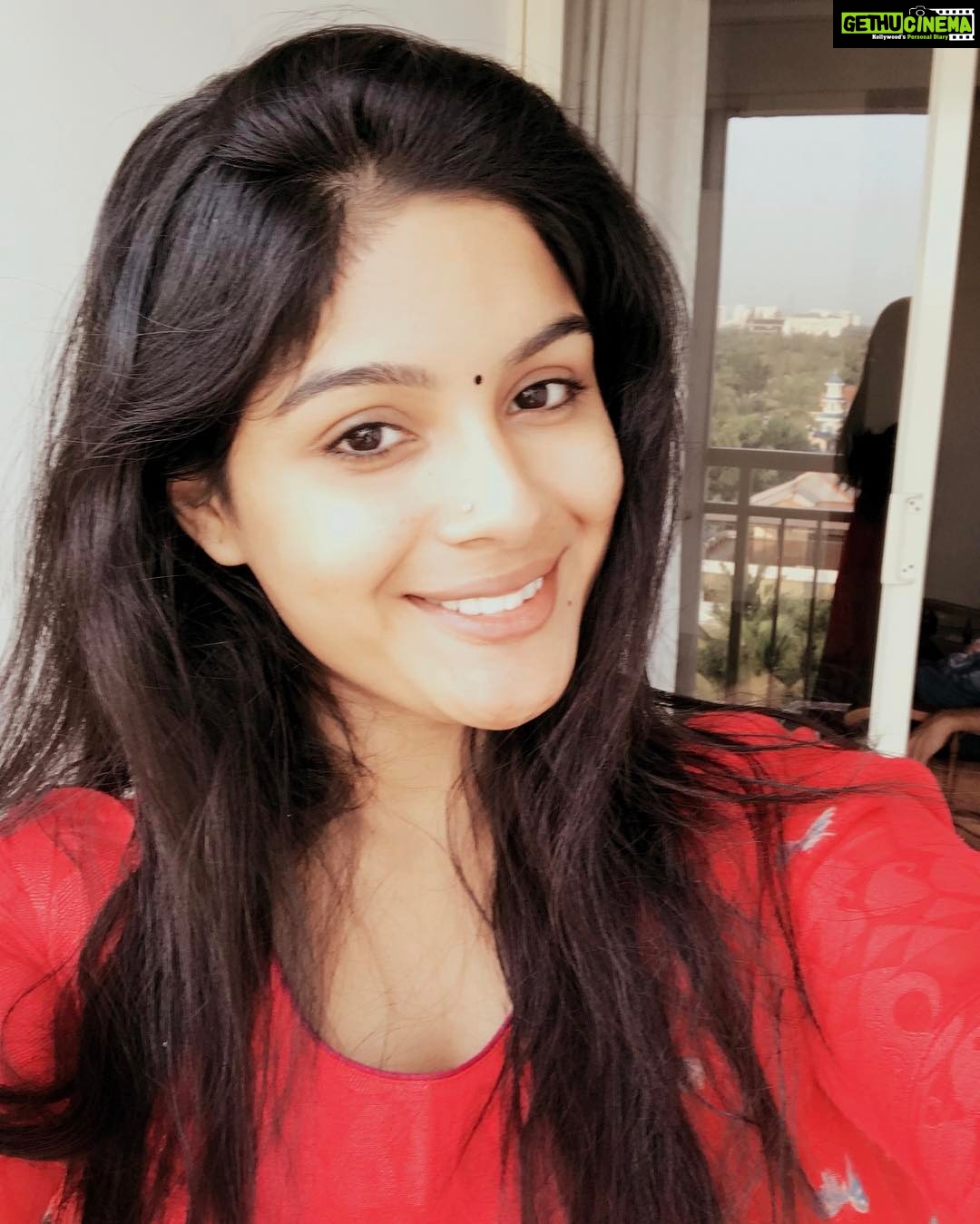 Samyuktha Menon Instagram - Always smile 😊😊😊😊 #happyme #happywomensday