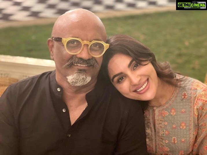 Samyuktha Menon Instagram - Magicians who made me look stunning on the screen ! β€οΈ Bheemla Nayak has also been about amazing bonds like these π Super elated to have framed by you Ravi Sir and gotten dolled up by you Raji Garu ! β¨ #friends #mentors #lightnlove #happyfaces #thankstoall #love #ravikchandran #blessed #samoninsta #iamsamyuktha #bheemlanayak