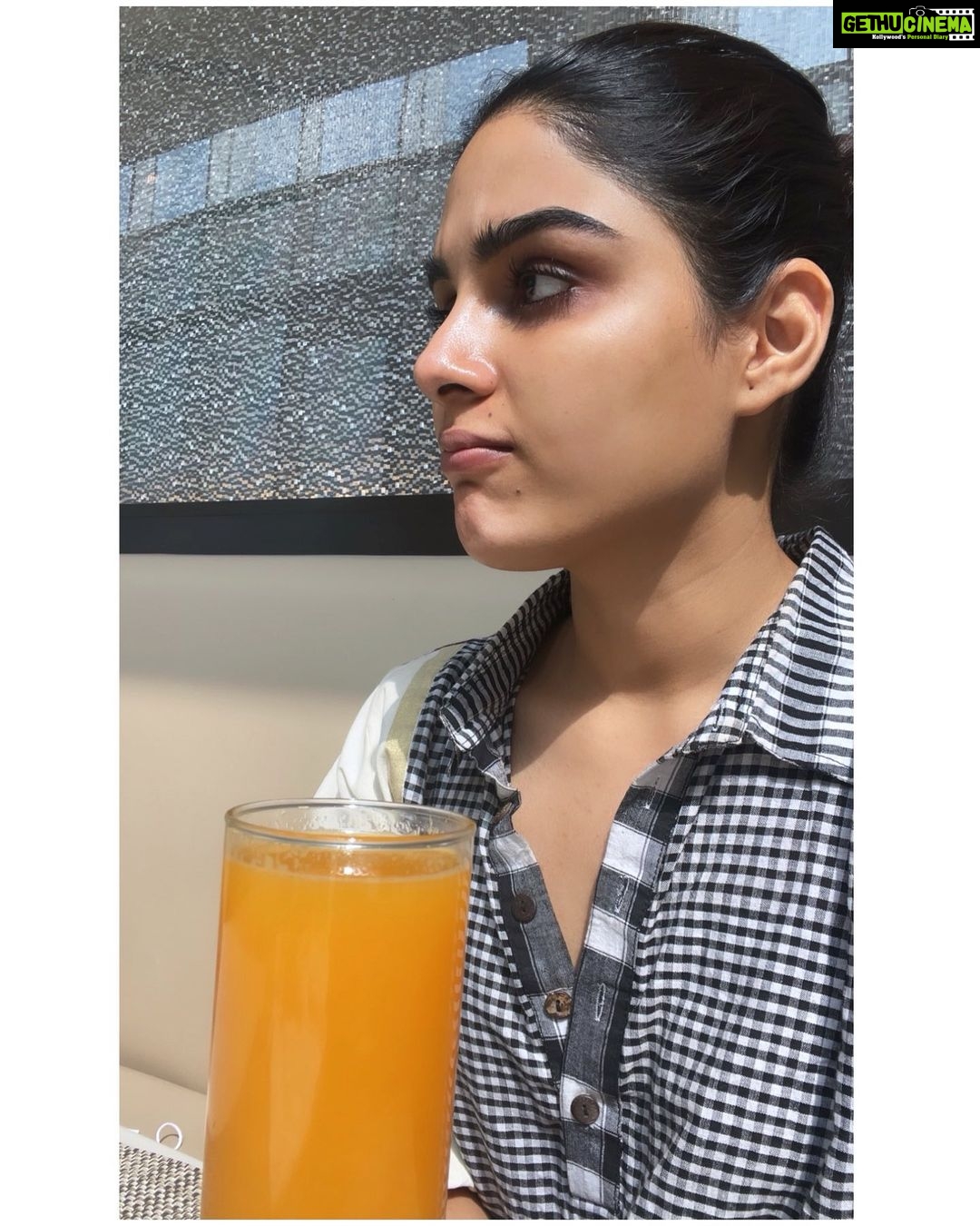 Samyuktha Menon Instagram - Vitamin C , D and wandering mind 😁😁