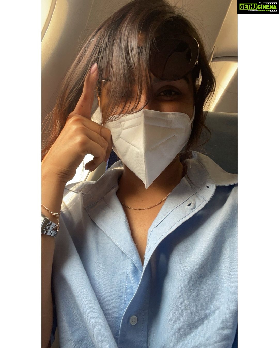 Samyuktha Menon Instagram - Me - ing at flight ✈️ 😃
