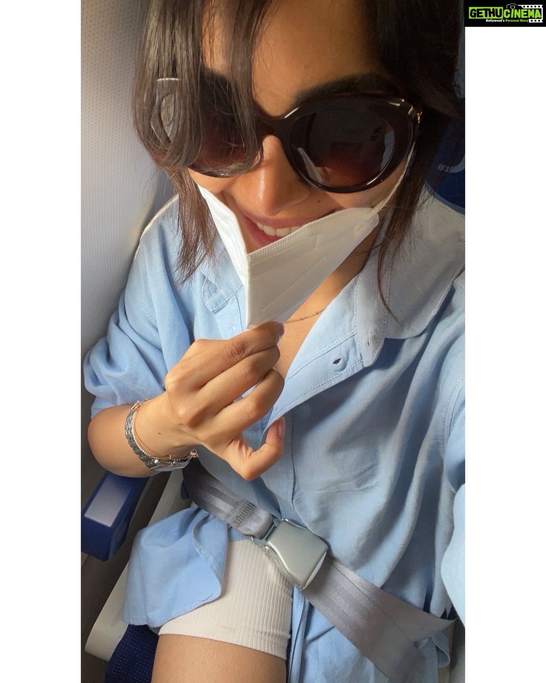 Samyuktha Menon Instagram - Me - ing at flight ✈️ 😃