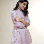 Samyuktha Menon Instagram – I can never be safe; I always try and go against the grain. As soon as I accomplish one thing, I just set a higher goal. That’s how I’ve gotten to where I am. 

~ Beyoncé 

— 

Outfit: @rahulmishra_7 
Hair & Makeup : @sajithandsujith 
Photography : @tijojohnphotography 

—

#rahulmishra #couture #fashion #handcrafted #pink #indian #handwork #onestepcloser #indianwear #ethnicwear #vaathi #sir #instafashion #samoninsta