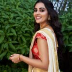 Samyuktha Menon Instagram - Its a special day today. Of new beginnings. Of one step closer to many things I always cherished to achieve as an actor. Embarking on this journey of many firsts, and seeking all the divine blessings. Clicked by @kalyanyasaswi ❤️ Saree @savetheloom_org ❤️ Jewellery @ttdevassy ❤️ MUA @nehabagga21 ❤️ Hair @sadhik314 @fairies_and_brides ❤️ Styled by @raji.raaga09 ❤️and @iamsamyuktha_ 😬 Save The Loom’s social impact work across Kerala takes a new direction with this Silk saree. It’s woven in signature Balarampuram traditional techniques. Painstakingly processed and handwoven by 41 year old Binu Kumar, who comes with a 22 year weaving experience. This exclusive saree with paisley motifs is dual sided and can be worn from either sides. The weaving is done using a traditional bamboo reed, enabling a distinct shine and texture. #balarampuram #handlooms #silk #keralakasavu #savetheloom #keralahandloom #weavers #saree #indianhandloom #handmade #handloom #artisans #handcrafted #socialimpact #fabricofthenation #womenempowerement #communityimpact #welfare #kaithari #textiles #indianfashion #luxury Trident, Hyderabad