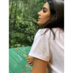 Samyuktha Menon Instagram - Confetti from sky amidst a beautiful day at Shoot, at Kanjirappally 🌧 #work #hustle #hustlemode #kaduva #showers #keralarains #smooth #blissfull #instagreen #instarains #talesofsam #iamsamyuktha #girlbuildinganempire #instahappy Kanjirapalli
