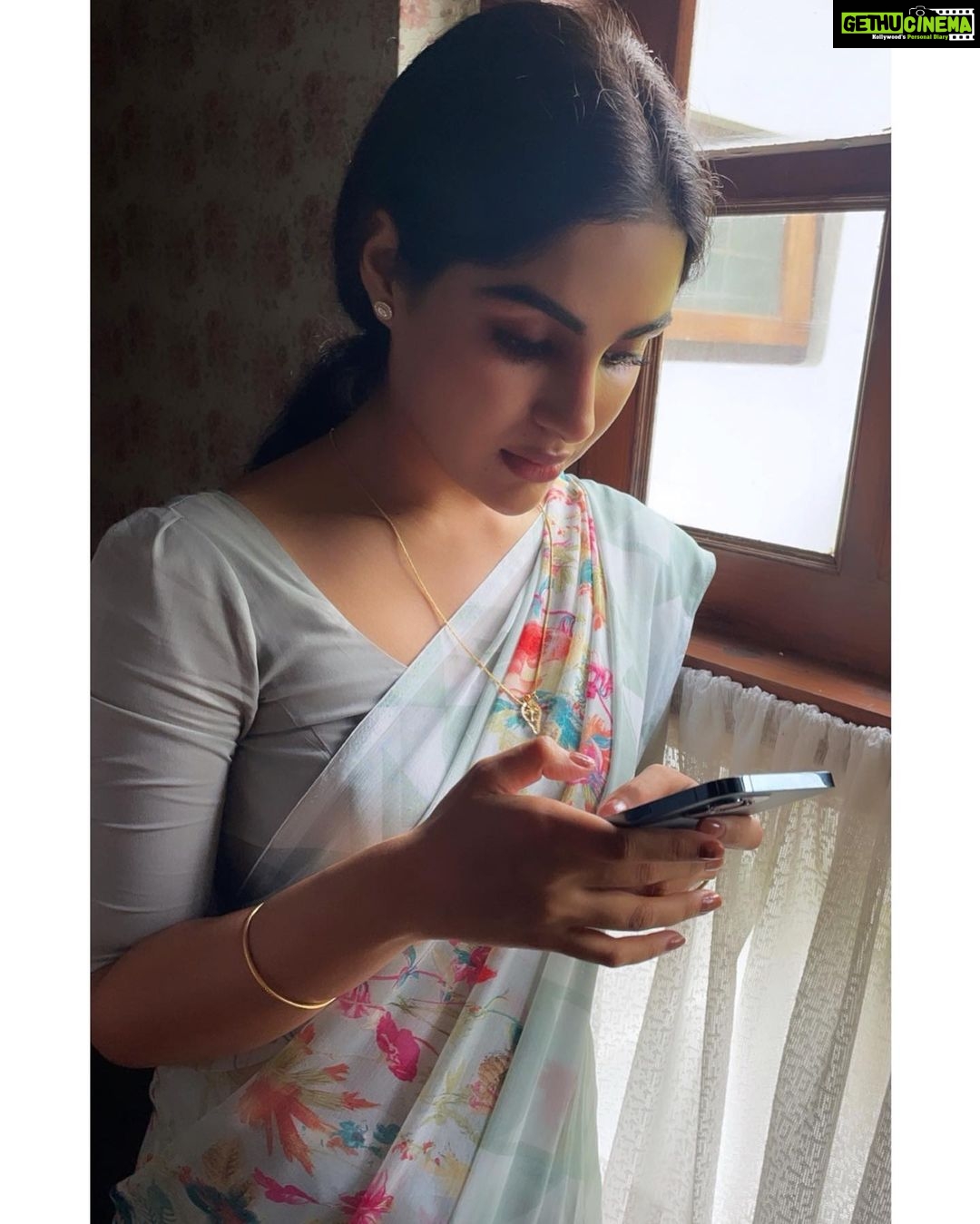 Samyuktha Menon Instagram - Matching the floral vibes on set today 🌸 Back to being Elsa 🥰 Kaduva 2nd schedule rolling now ! @kaduvathefilm @therealprithvi @shaji_kailas_ #kaduva #2ndschedule #rollingnow #shootresumes #instavibe #happeningnow #malayalammovie #currentlyshooting #massentertainer #talesofsam #samoninsta